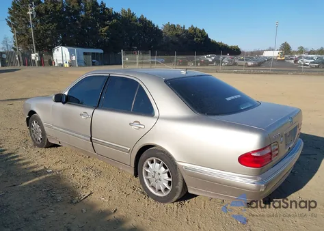 2001 Mercedes-Benz E 320 z USA, uszkodzony, nr VIN WDBJF65J51B196187